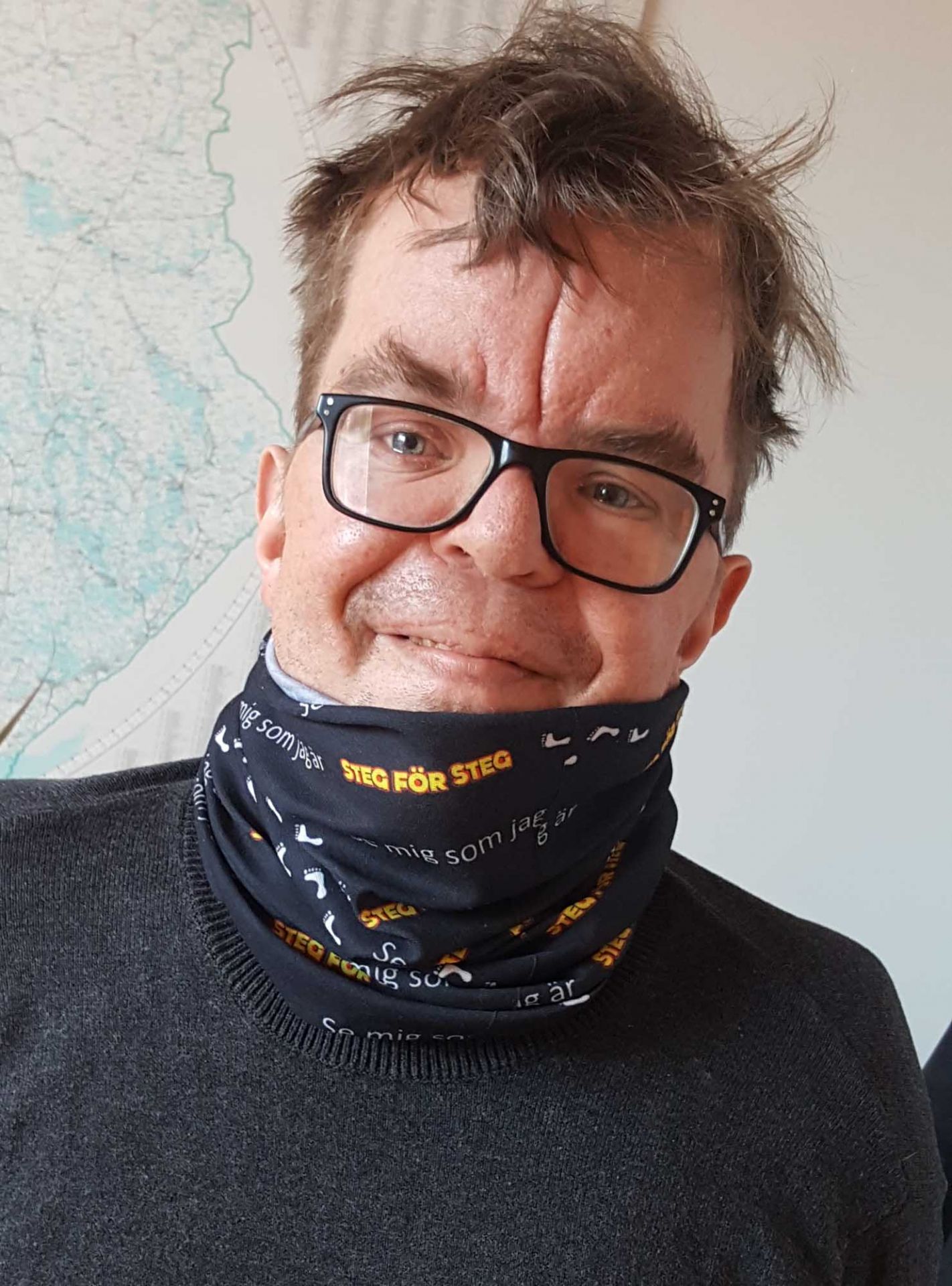 Bild på vår medlem Jonne med vår tubhalsduk.